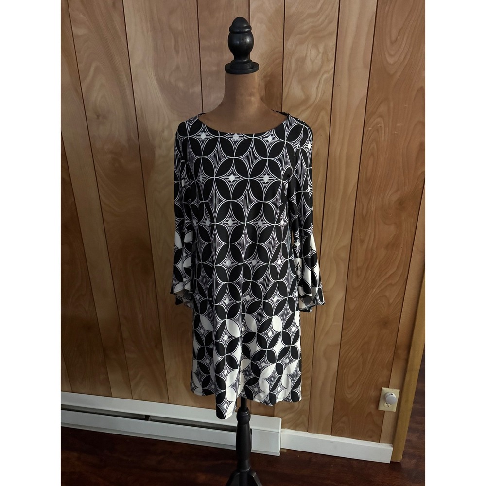 Roz & Ali Black White Geometric Bell Sleeve Shift Dress Small